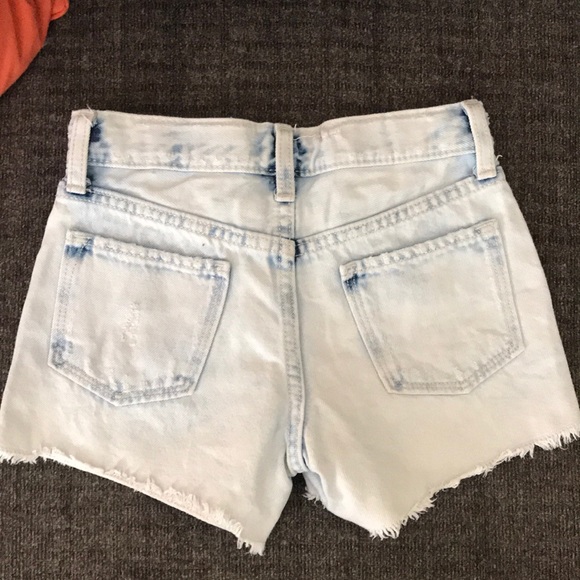OLD NAVY-Distressed Jean Shorts - Picture 2 of 4